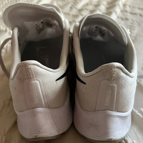 Women’s Nike Air Zoom Pegasus 37 Sneakers - Picture 4 of 10